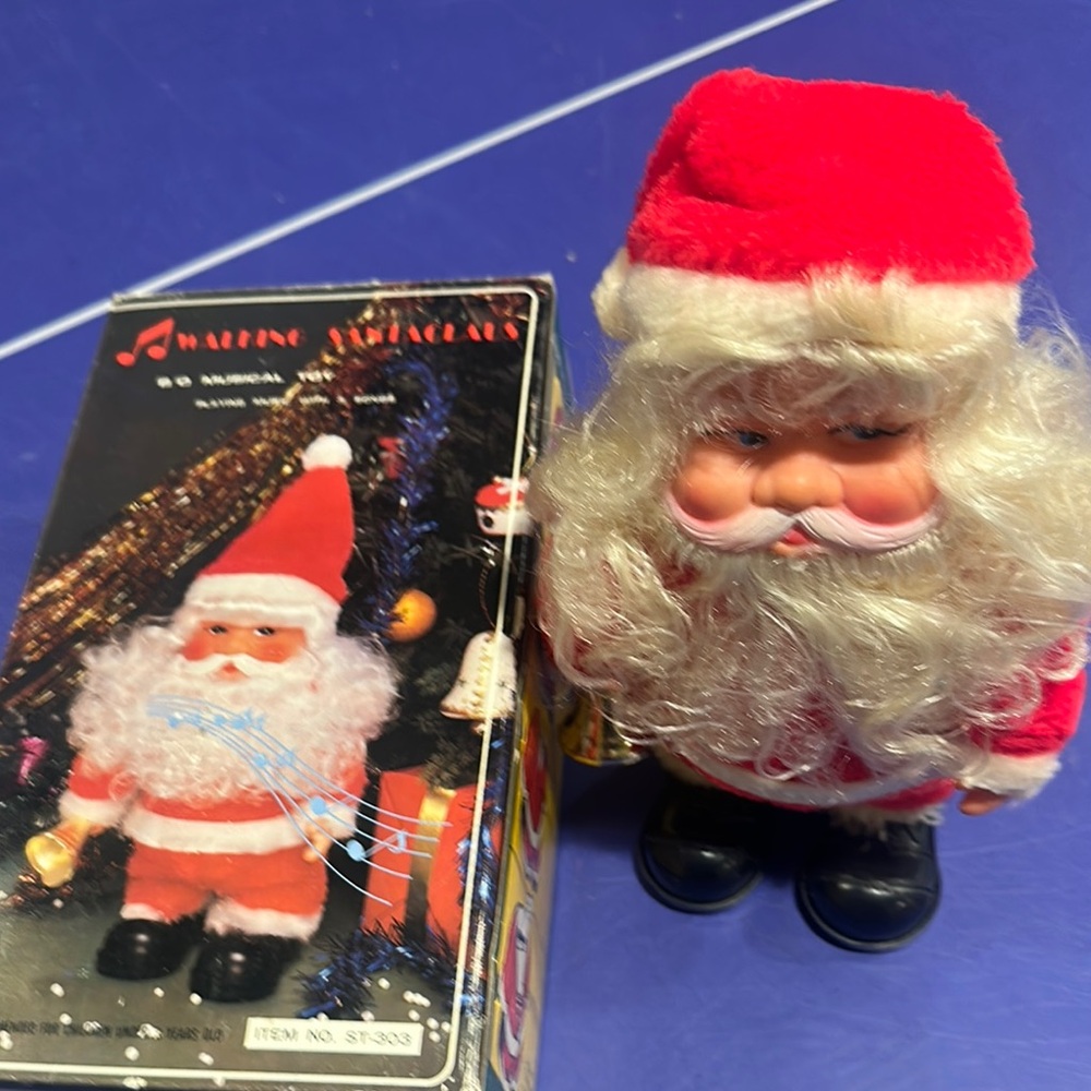 EUC Vintage Musical Santa Claus Figurine